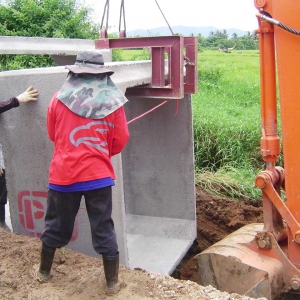 โครงการงานป้องกันและแก้ไขปัญหาอุทกภัย บริเวณสี่แยกเชียงใหม่ อ.เมือง จ.ลำปาง